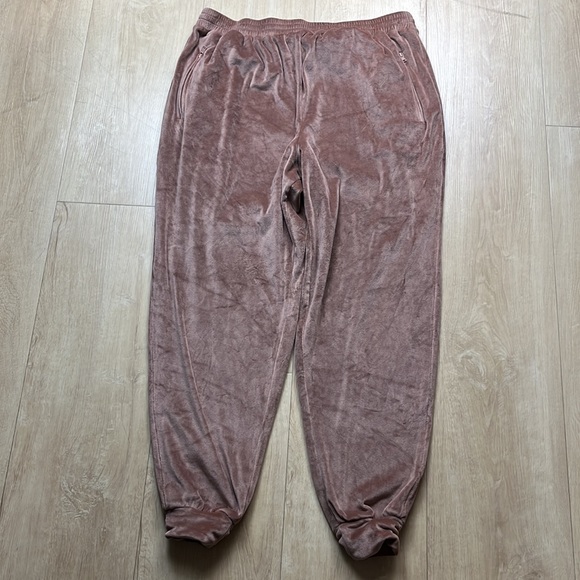 SKIMS Sienna Velour Joggers NWT Carmel
Lounge Velvet Pants Sleep, SIZE 2XL 0773 - Picture 4 of 8
